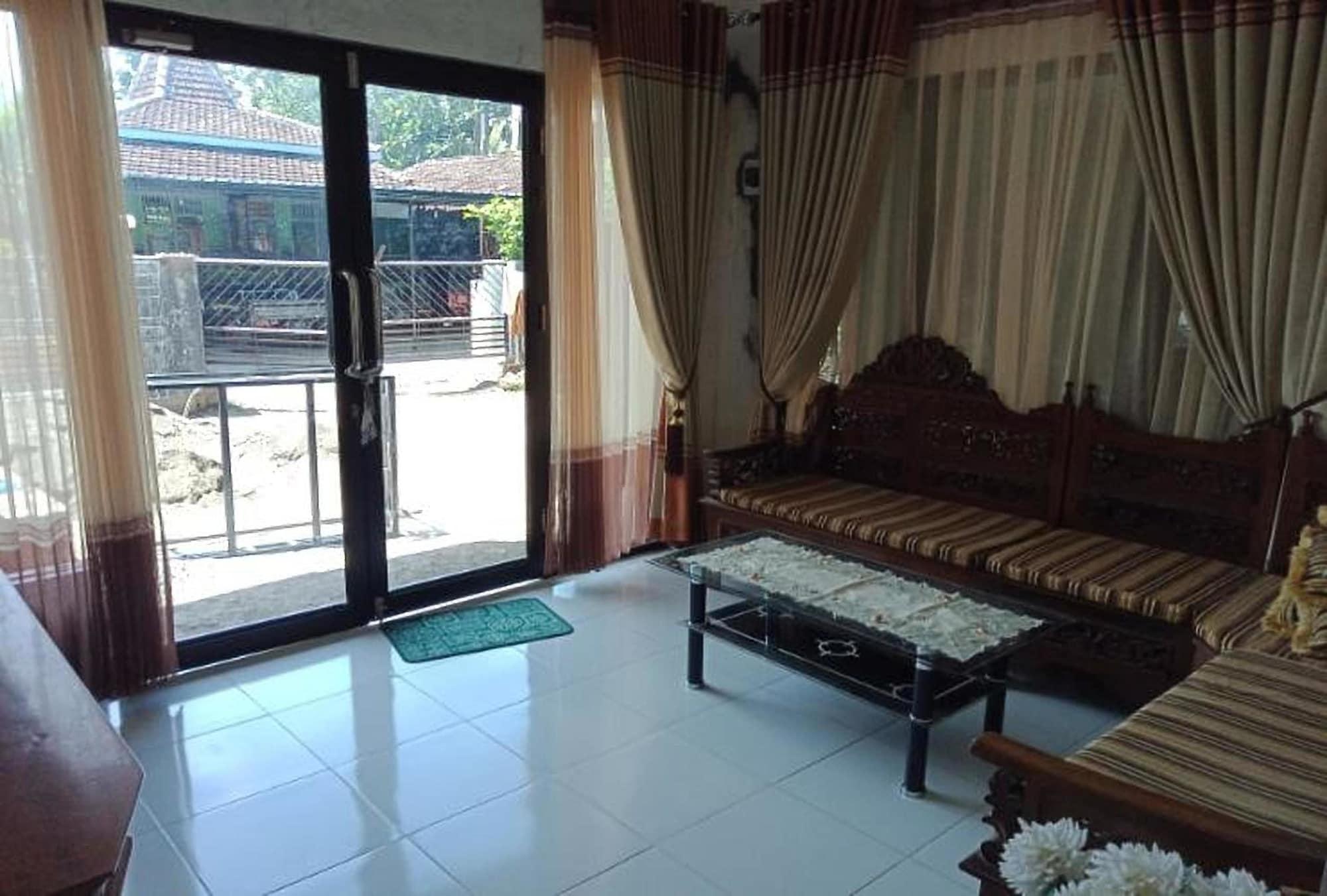 Gandrung City Hostel บันยูวังงี ภายนอก รูปภาพ